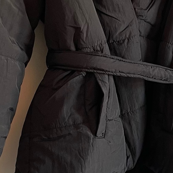 COPY - BlankNYC Women’s Medium Fair Shake Puffer Jacket - Picture 3 of 10